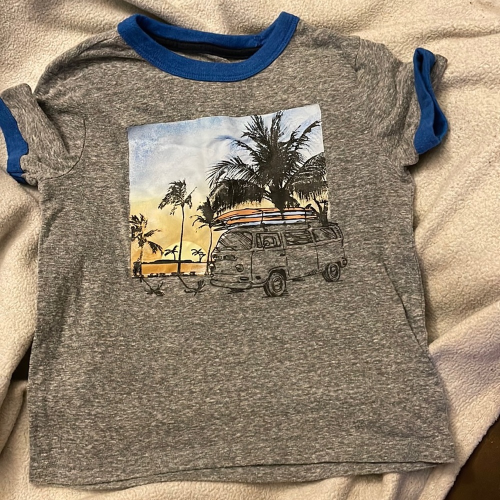 Old navy tee size S 6-7
